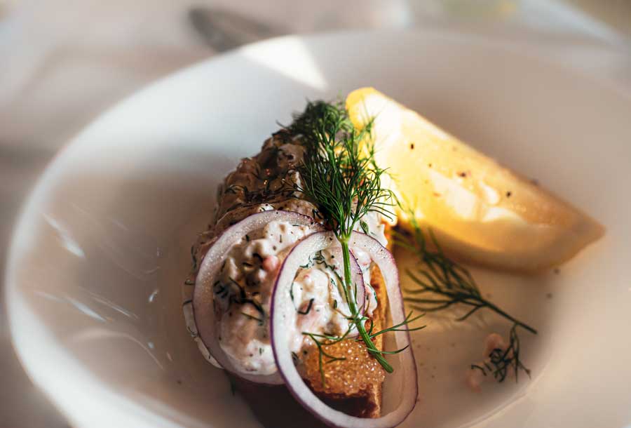 Svensk traditionell toast skagen